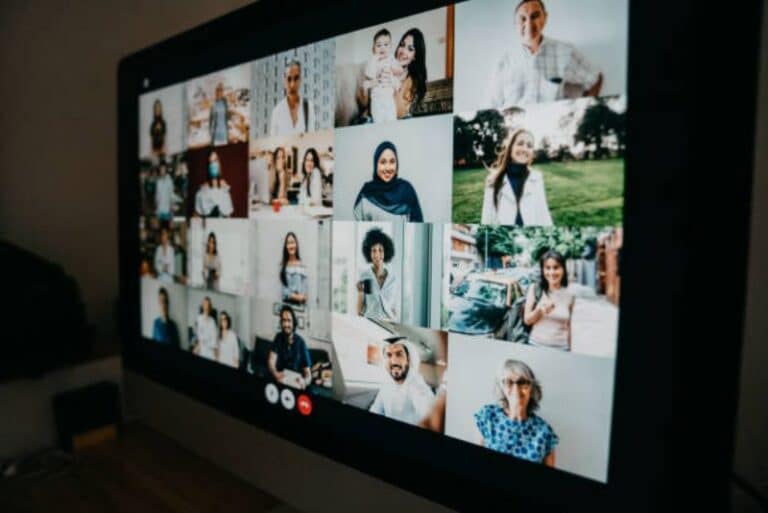 The Art of Identifying Customer Pain Points: A How-To Guide 3 Monitor Online Forums and Social Media